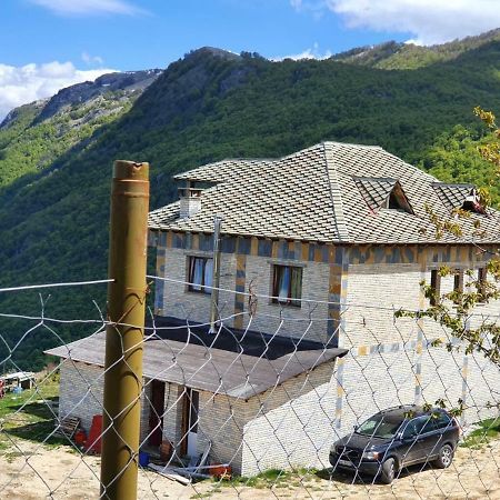 Bujtina E Tomorrit Ujanik Exterior foto
