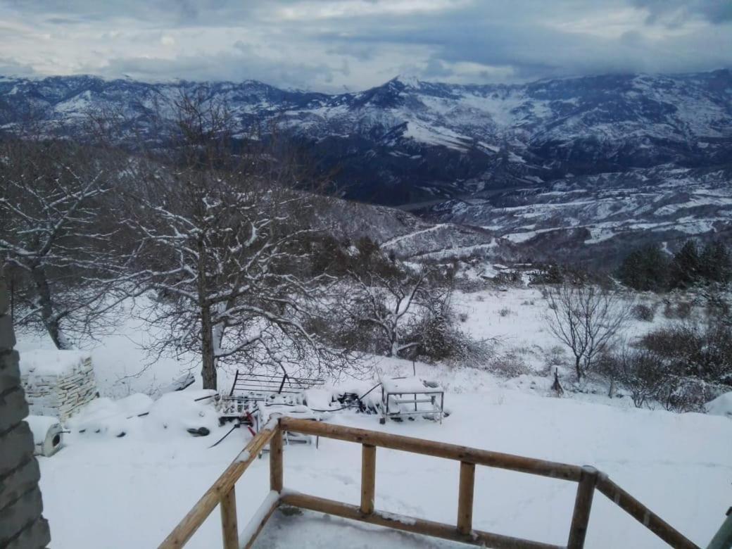 Bujtina E Tomorrit Ujanik Exterior foto